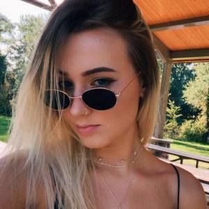 Meet your Posher, Emma